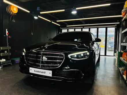 벤츠 W223 S클래스 4D 부메스터 + 액티브엠비언트 세트. 화려한 퍼포먼스 최강조합.