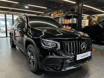 벤츠 GLB AMG 디퓨저 세트. AMG 리어 디퓨저로 완성되는 뒷모습.