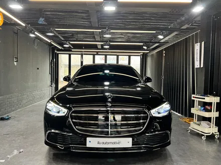 벤츠 W223 S클래스 천장 부메스터 + 액티브엠비언트. 천장 부메스터의 매력.