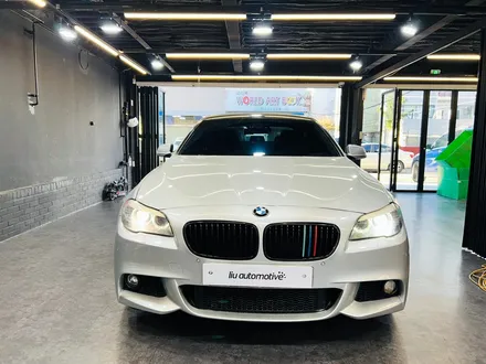 BMW F10 5시리즈 리츠 무빙 액티브 엠비언트 시공 작업.