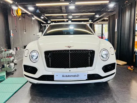 벤틀리 벤테이가 전동 사이드스텝 + 프론트 범퍼 크롬 그릴 교체 작업.