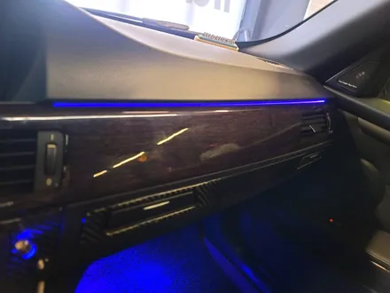 BMW E93 M3 리츠 스마트 엠비언트. 변화가 필요한 차에 필수 시공.