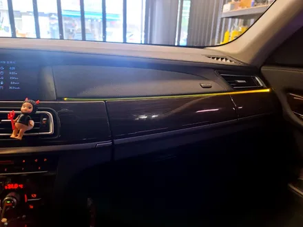 BMW F02 7시리즈 리츠 스마트 엠비언트. 모두가 탐내는 차에도 필수, 엠비언트.