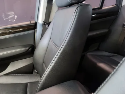 BMW F25 X3 사이드스텝 + 워크인 스위치. 탑승자의 불편함을 최소화하는 시공 조합.