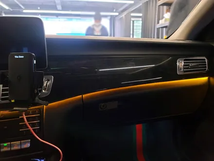 벤츠 W218 CLS 리츠 스마트 엠비언트. CLS에 어울리는 감각적인 분위기.