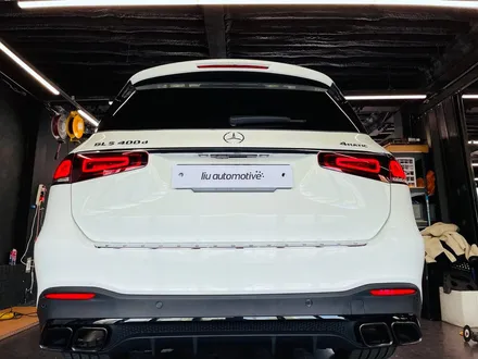 벤츠 신형 GLS AMG GLS63 타입 리어 디퓨저. AMG 리어 디퓨저로 새로워지는 뒷모습.