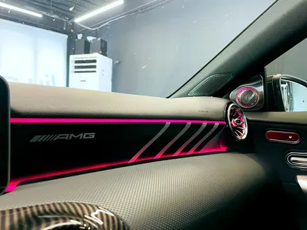 벤츠 A45 AMG 루프스킨 + 인테리어 튜닝 패키지. 부메스터 + AMG 핸들 + AMG 대쉬보드 패널 + 후석 송풍구.