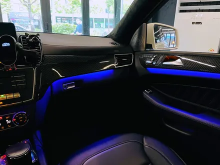 벤츠 W166 GLE350 리츠 스마트 엠비언트. GLE 인테리어에 어울리는 감각적인 분위기.