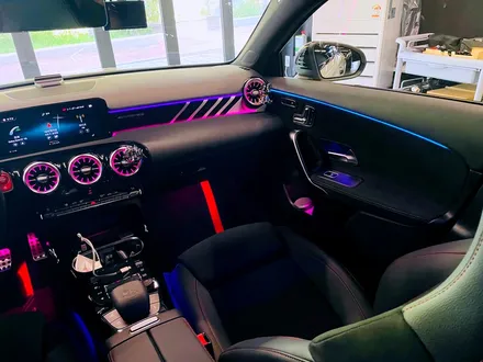 벤츠 W177 A45 AMG 순정 엠비언트 확장 작업. 순정으로 정확하게.