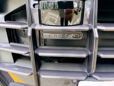 아우디 Q8 50TDI 블랙팩 + 실내 카본트림 교체. 인테리어와 익스테리어 모두 시크하게.