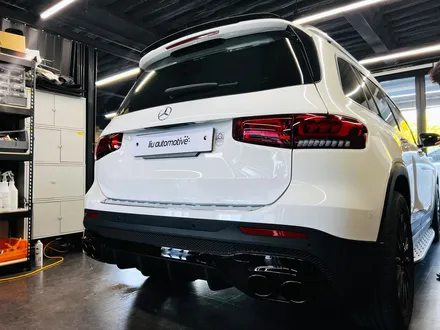 벤츠 GLB200d 45AMG 타입 디퓨저 세트. AMG 리어 디퓨저로 완성되는 뒷모습.