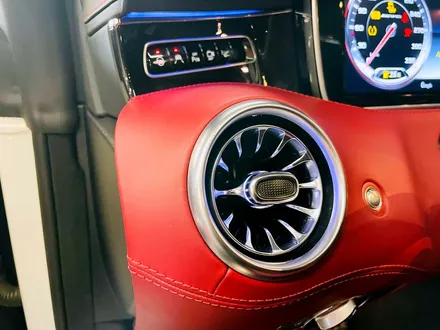 벤츠 W222 S63 AMG 터빈 송풍구 벤츠 W222 S63 AMG 카브리올레 엠비언트 패키지 전후석 송풍구 모두에 엠비언트 더하기.