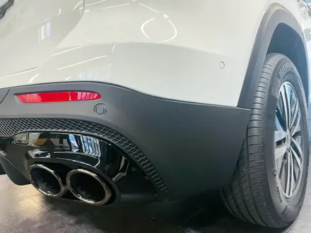 벤츠 GLB AMG 디퓨저 세트. AMG 리어 디퓨저로 완성되는 뒷모습.
