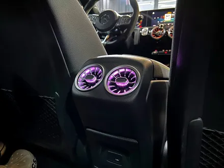 벤츠 C118 CLA45AMG 2열 후석 송풍구 설치 엠비언트 추가작업. 후석 송풍구 설치에 엠비언트까지.