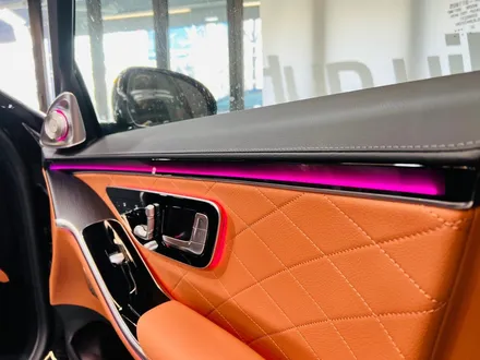 벤츠 W223 S클래스 순정부품 부메스터 4D + 액티브엠비언트.