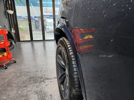 BMW F15 X5 오버휀다 휠하우스 트림 교체하기.