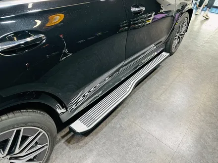벤츠 GLE 53AMG 전동 사이드스텝.