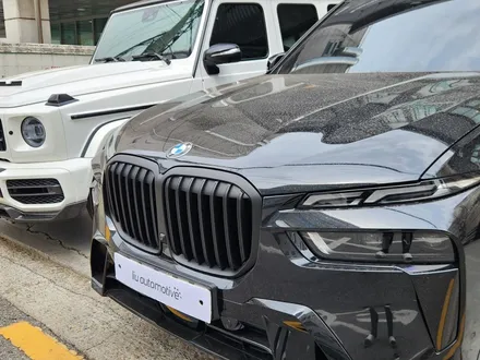 BMW X7 M60 버전 사이드스커트 교체 블랙팩.