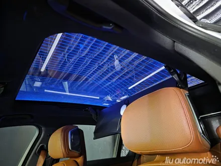 BMW G70 7시리즈 스카이라운지 선루프 + 엠비언트 스피커 확장.