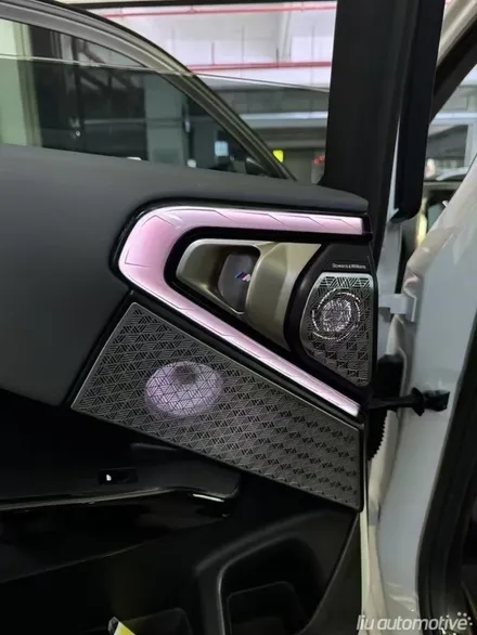 BMW 신형 X3 G45 엠비언트 스피커 확장 패키지.