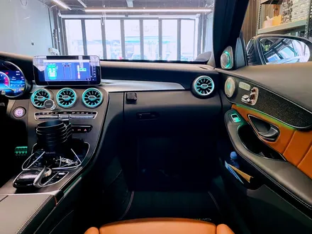 벤츠 W205 C클래스 64컬러 송풍구 엠비언트. 후석까지 화려한 분위기로.