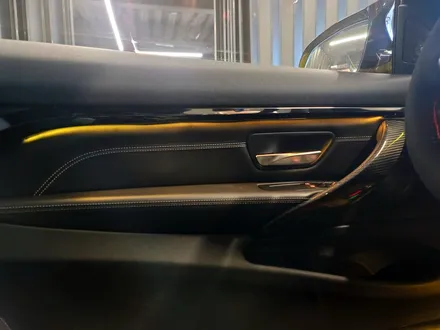 BMW M4 리츠 스마트 엠비언트. 엠비언트가 불어넣는 생기.