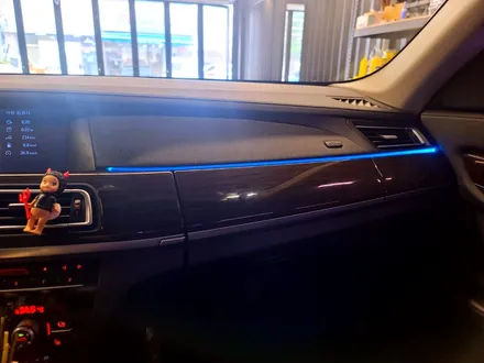 BMW F02 7시리즈 리츠 스마트 엠비언트. 모두가 탐내는 차에도 필수, 엠비언트.