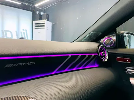 벤츠 A45 AMG 루프스킨 + 인테리어 튜닝 패키지. 부메스터 + AMG 핸들 + AMG 대쉬보드 패널 + 후석 송풍구.
