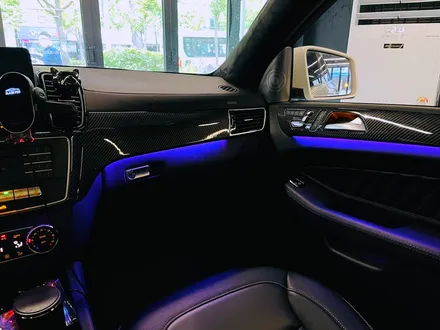 벤츠 W166 GLE350 리츠 스마트 엠비언트. GLE 인테리어에 어울리는 감각적인 분위기.