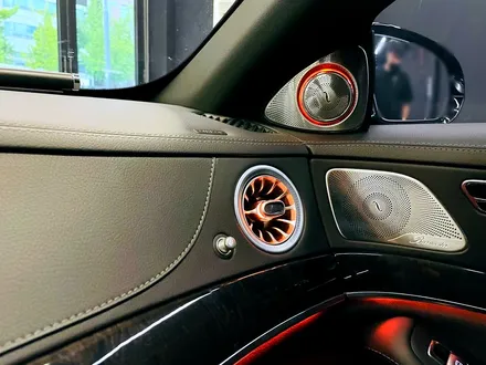 벤츠 W222 S클래스 S350d 송풍구 트위터 엠비언트 세트. 두 가지 엠비언트로 실내 인테리어 연출하기.