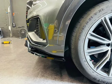 아우디 Q8 55TFSI 프론트립 에어댐. Q8 더욱 웅장한 느낌.