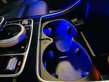 벤츠 C클래스 C220d 실내 엠비언트 풀세트. 리츠 스마트 엠비언트와 터빈 송풍구로 드레스업.