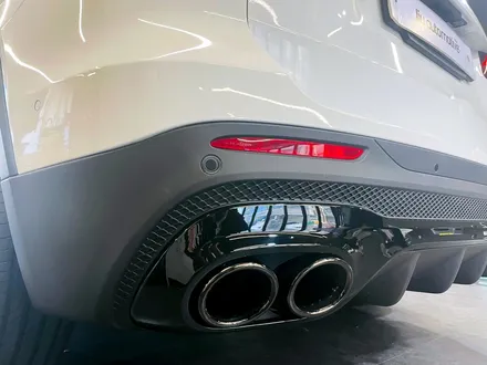 벤츠 GLB AMG 디퓨저 세트. AMG 리어 디퓨저로 완성되는 뒷모습.