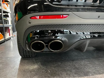 벤츠 GLB AMG 디퓨저 세트. AMG 리어 디퓨저로 완성되는 뒷모습.