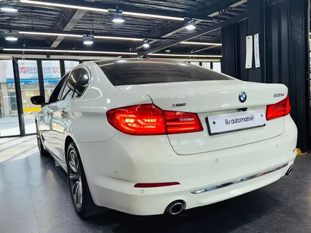 BMW G30 5시리즈 LCI 테일램프 교체 순정 부품. 믿을 수 있는 순정 테일램프.