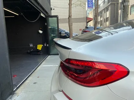 BMW 6GT 카본 스포일러.