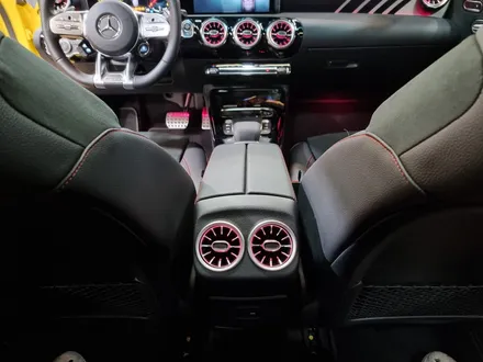 벤츠 W177 A45AMG 순정 AMG 대시보드 패널 + 후석 송풍구 + 엠비언트 추가 작업.