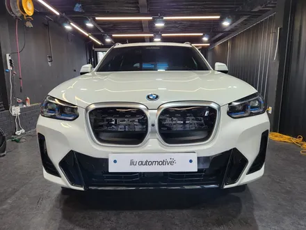 BMW iX3 키드니 그릴 교체 시공.