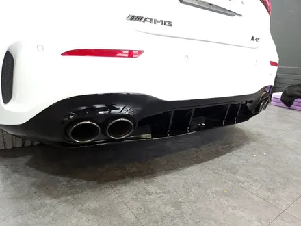 벤츠 A45 AMG 디퓨저 립 + 블랙팩 엠블럼 교체.