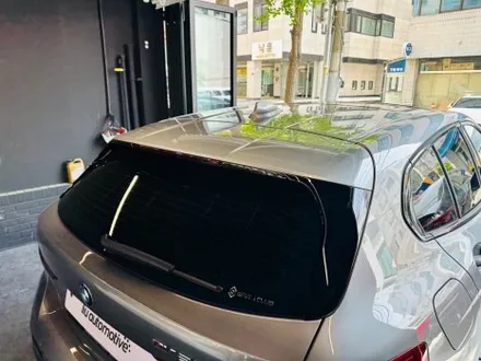 BMW F40 1시리즈 120i 퍼포먼스 스포일러 설치.