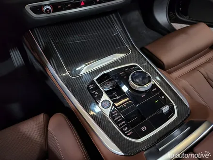 BMW G05 X5 LCI 실내 카본 인테리어 + 아이코닉글로우 그릴.