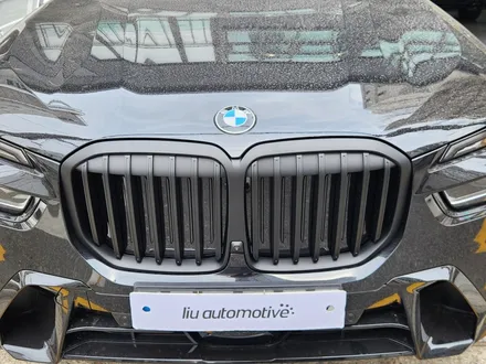 BMW X7 M60 버전 사이드스커트 교체 블랙팩.