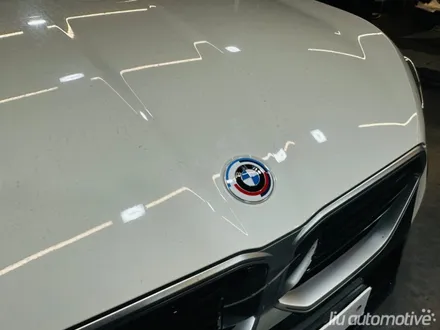 BMW U10 X2 50주년 정품 엠블럼 교체.