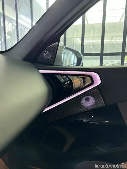 BMW 신형 X3 G45 엠비언트 스피커 확장 패키지.