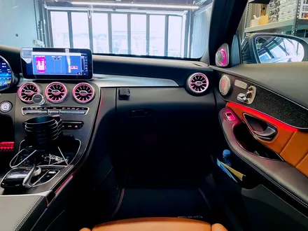 벤츠 W205 C클래스 64컬러 송풍구 엠비언트. 후석까지 화려한 분위기로.