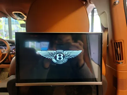 벤틀리 벤테이가 후석 리어 모니터. 장시간 운전을 위한 후석 모니터 설치 시공.