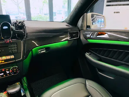 벤츠 W166 GLE350 리츠 스마트 엠비언트. GLE 인테리어에 어울리는 감각적인 분위기.