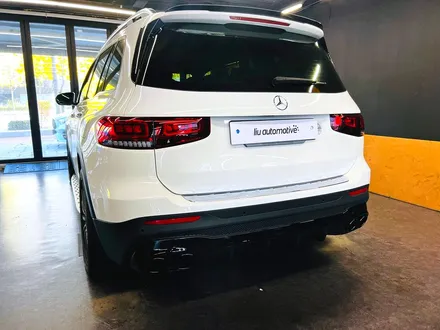 벤츠 GLB200d 45AMG 타입 디퓨저 세트. AMG 리어 디퓨저로 완성되는 뒷모습.