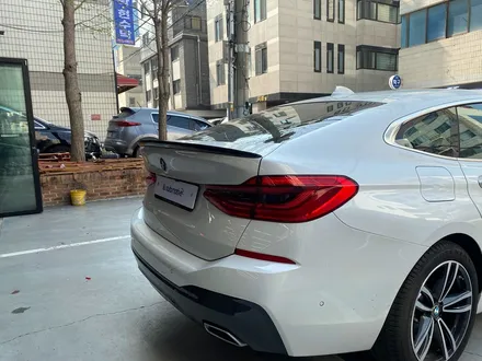 BMW 6GT 카본 스포일러.