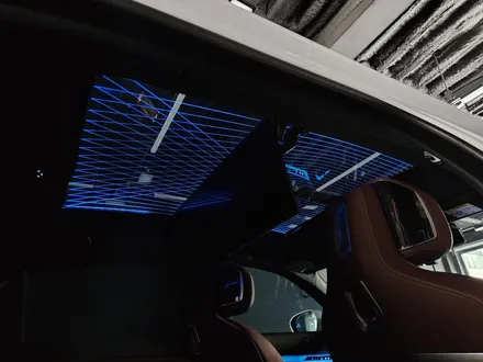 BMW i7 스카이라운지 파노라마 선루프 엠비언트 G70 7시리즈.